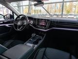 Volkswagen Touareg 2022 года за 27 500 000 тг. в Алматы – фото 4