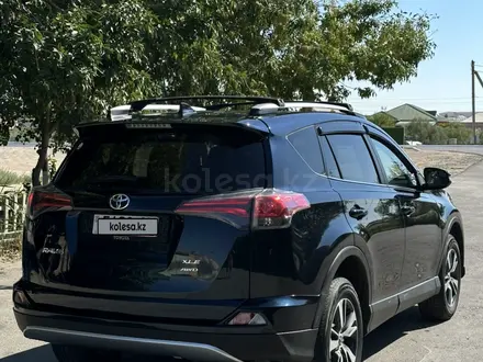 Toyota RAV4 2017 года за 10 400 000 тг. в Актау – фото 3