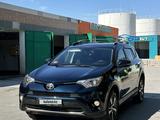Toyota RAV4 2017 года за 10 400 000 тг. в Актау