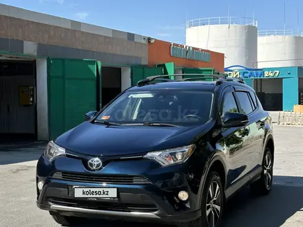 Toyota RAV4 2017 года за 10 400 000 тг. в Актау