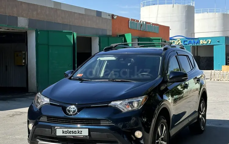 Toyota RAV4 2017 года за 10 400 000 тг. в Актау