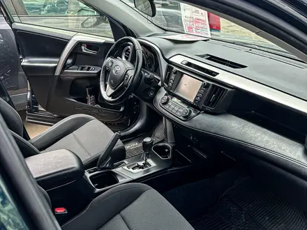 Toyota RAV4 2017 года за 10 400 000 тг. в Актау – фото 6