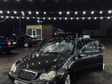 Mercedes-Benz C 180 2001 годаfor2 300 000 тг. в Астана