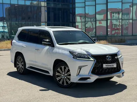 Lexus LX 570 2017 года за 44 000 000 тг. в Актау