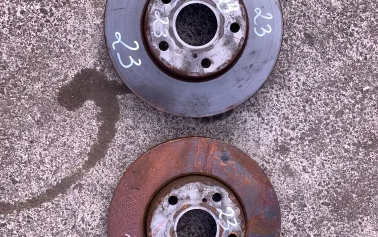 Тормозные диски передние на Toyota Camry 30 2.4 за 30 000 тг. в Алматы