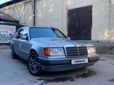 Mercedes-Benz E 220 1993 года за 2 550 000 тг. в Алматы – фото 2