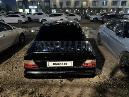 Mercedes-Benz E 260 1989 года за 1 100 000 тг. в Астана – фото 3