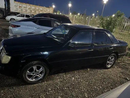 Mercedes-Benz E 260 1989 года за 1 100 000 тг. в Астана – фото 4