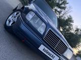 Mercedes-Benz E 220 1993 года за 2 300 000 тг. в Алматы – фото 4