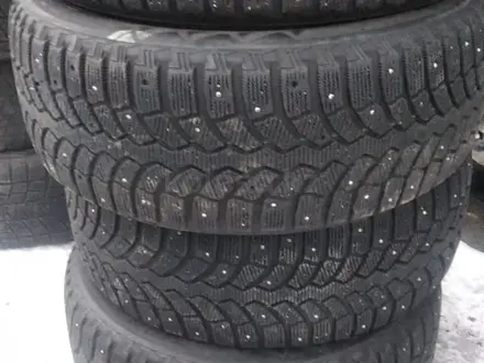 Шины зимние Bridgestone Blizzak шипованные 255/55 R18 за 120 000 тг. в Алматы