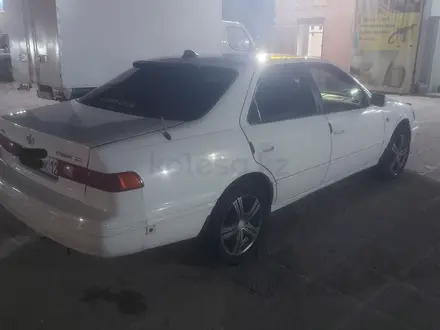 Toyota Camry 1997 года за 2 800 000 тг. в Жанаозен – фото 2