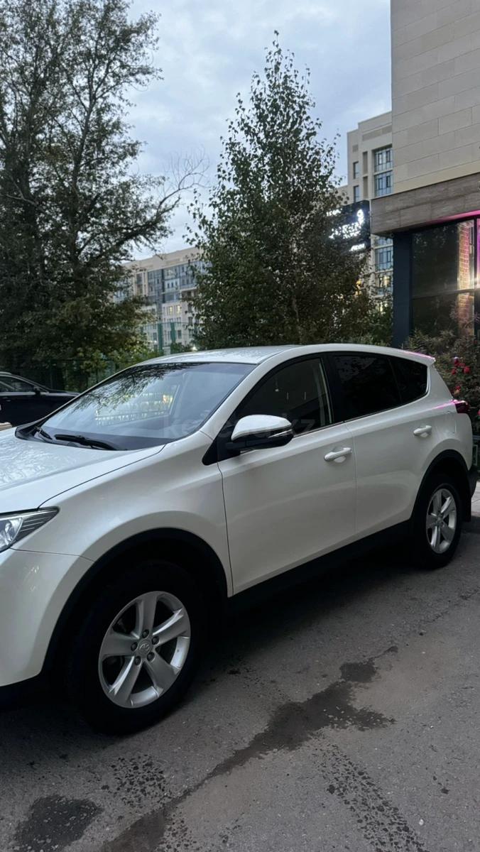 Toyota RAV4 2013 г.