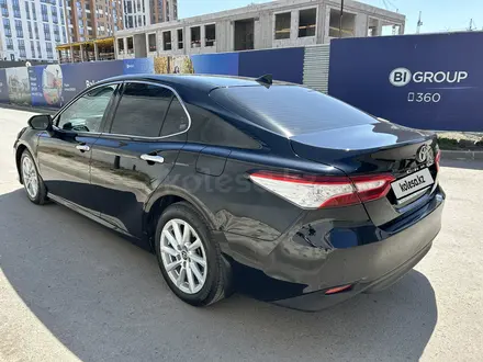 Toyota Camry 2019 года за 13 800 000 тг. в Астана – фото 4