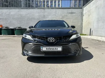 Toyota Camry 2019 года за 13 800 000 тг. в Астана – фото 3