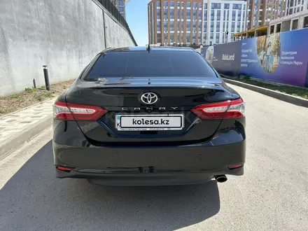 Toyota Camry 2019 года за 13 800 000 тг. в Астана – фото 5