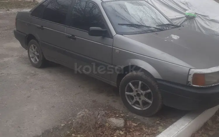 Volkswagen Passat 1988 годаfor1 000 000 тг. в Тараз