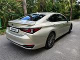Lexus ES 300h 2022 годаүшін22 500 000 тг. в Алматы – фото 4