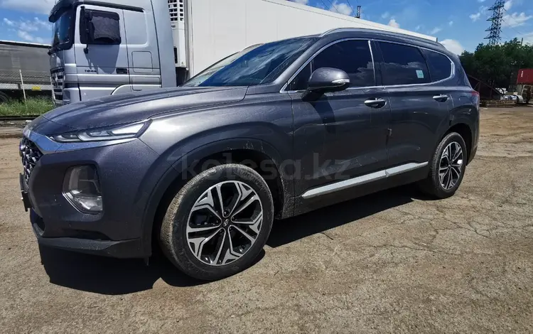 Hyundai Santa Fe 2020 годаfor14 000 000 тг. в Астана