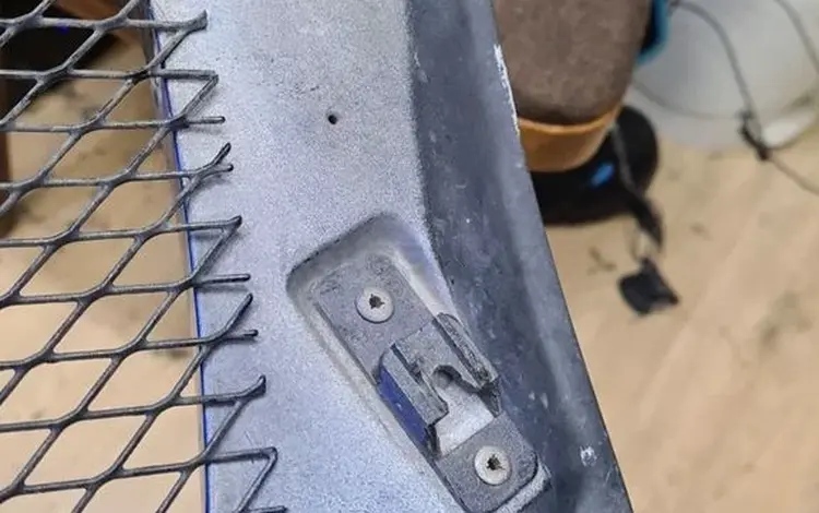 Крепления решетки радиатора Subaru Forester SF5 за 5 000 тг. в Алматы