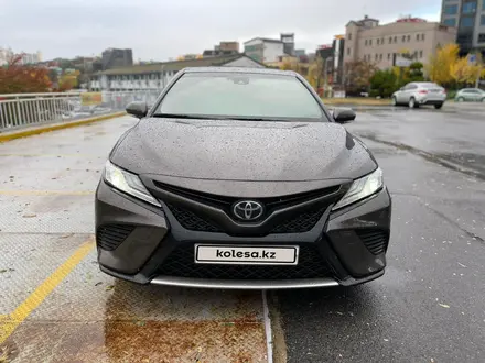 Toyota Camry 2020 года за 17 500 000 тг. в Алматы – фото 2