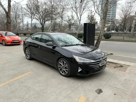 Hyundai Elantra 2020 года за 6 000 000 тг. в Актобе