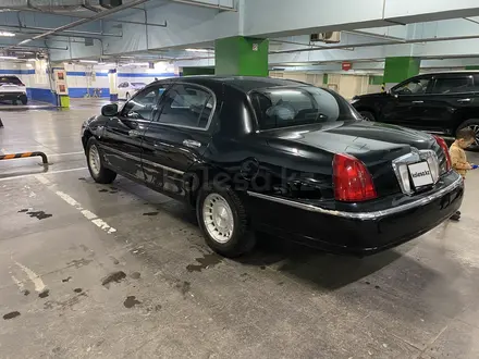 Lincoln Town Car 2000 года за 1 500 000 тг. в Астана – фото 4