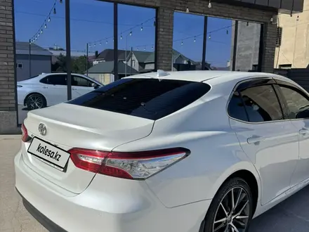 Toyota Camry 2022 года за 16 800 000 тг. в Шымкент – фото 4