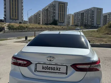 Toyota Camry 2022 года за 16 800 000 тг. в Шымкент – фото 3