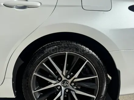 Toyota Camry 2022 года за 16 800 000 тг. в Шымкент – фото 8