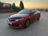Toyota Camry 2013 года за 7 900 000 тг. в Уральск – фото 2