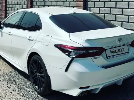 Toyota Camry 2021 года за 11 800 000 тг. в Алматы – фото 4