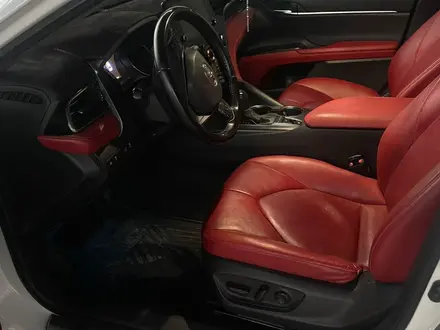 Toyota Camry 2021 года за 11 800 000 тг. в Алматы – фото 5