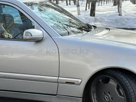 Mercedes-Benz E 320 2000 года за 5 800 000 тг. в Алматы – фото 4