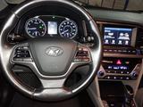 Hyundai Elantra 2018 года за 7 500 000 тг. в Актобе – фото 4