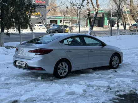 Hyundai Elantra 2018 года за 8 200 000 тг. в Шымкент – фото 4