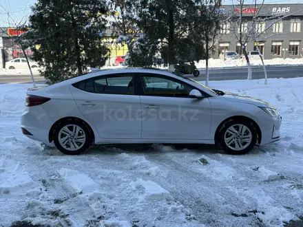 Hyundai Elantra 2018 года за 8 200 000 тг. в Шымкент – фото 6