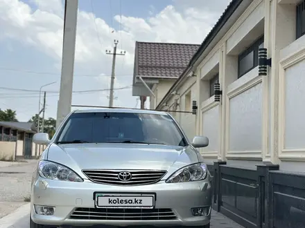 Toyota Camry 2004 года за 7 200 000 тг. в Шымкент – фото 2