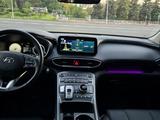 Hyundai Santa Fe 2021 года за 15 200 000 тг. в Алматы – фото 5