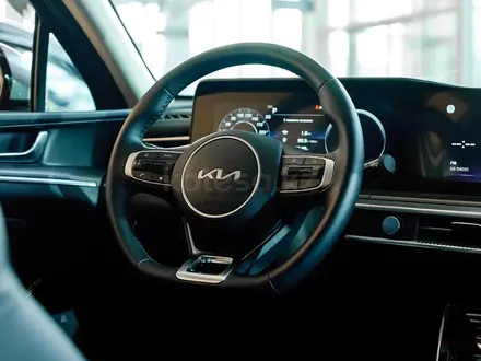 Kia K5 Prestige 2026 года за 15 190 000 тг. в Алматы – фото 12