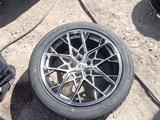 Комплект дисков с резиной 235/45/R18 за 400 000 тг. в Астана