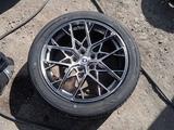 Комплект дисков с резиной 235/45/R18 за 400 000 тг. в Астана – фото 2