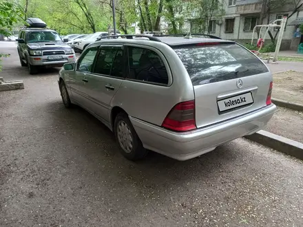 Mercedes-Benz C 240 1998 года за 2 500 000 тг. в Алматы – фото 4