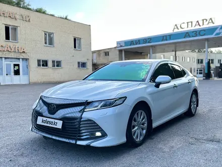 Toyota Camry 2019 года за 13 750 000 тг. в Алматы – фото 16