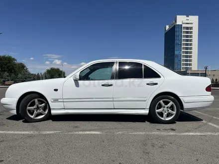 Mercedes-Benz E 230 1996 года за 2 000 000 тг. в Талдыкорган – фото 3