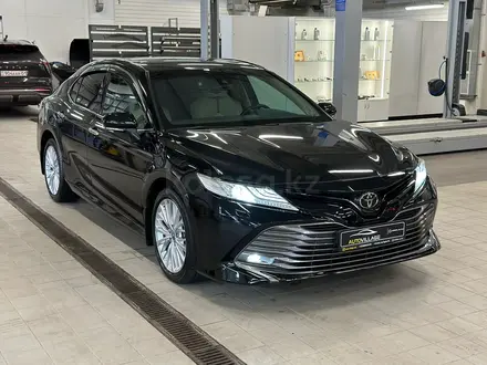 Toyota Camry 2020 года за 13 950 000 тг. в Астана – фото 3