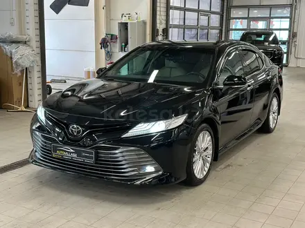 Toyota Camry 2020 года за 13 950 000 тг. в Астана