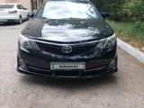 Toyota Camry 2013 года за 8 000 000 тг. в Уральск – фото 2