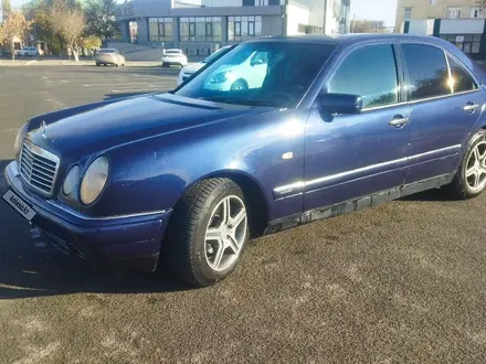 Mercedes-Benz E 230 1995 года за 2 000 000 тг. в Атырау – фото 4