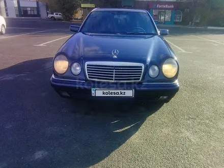 Mercedes-Benz E 230 1995 года за 2 000 000 тг. в Атырау – фото 5