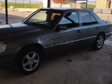 Mercedes-Benz E 200 1993 года за 1 200 000 тг. в Шымкент – фото 2